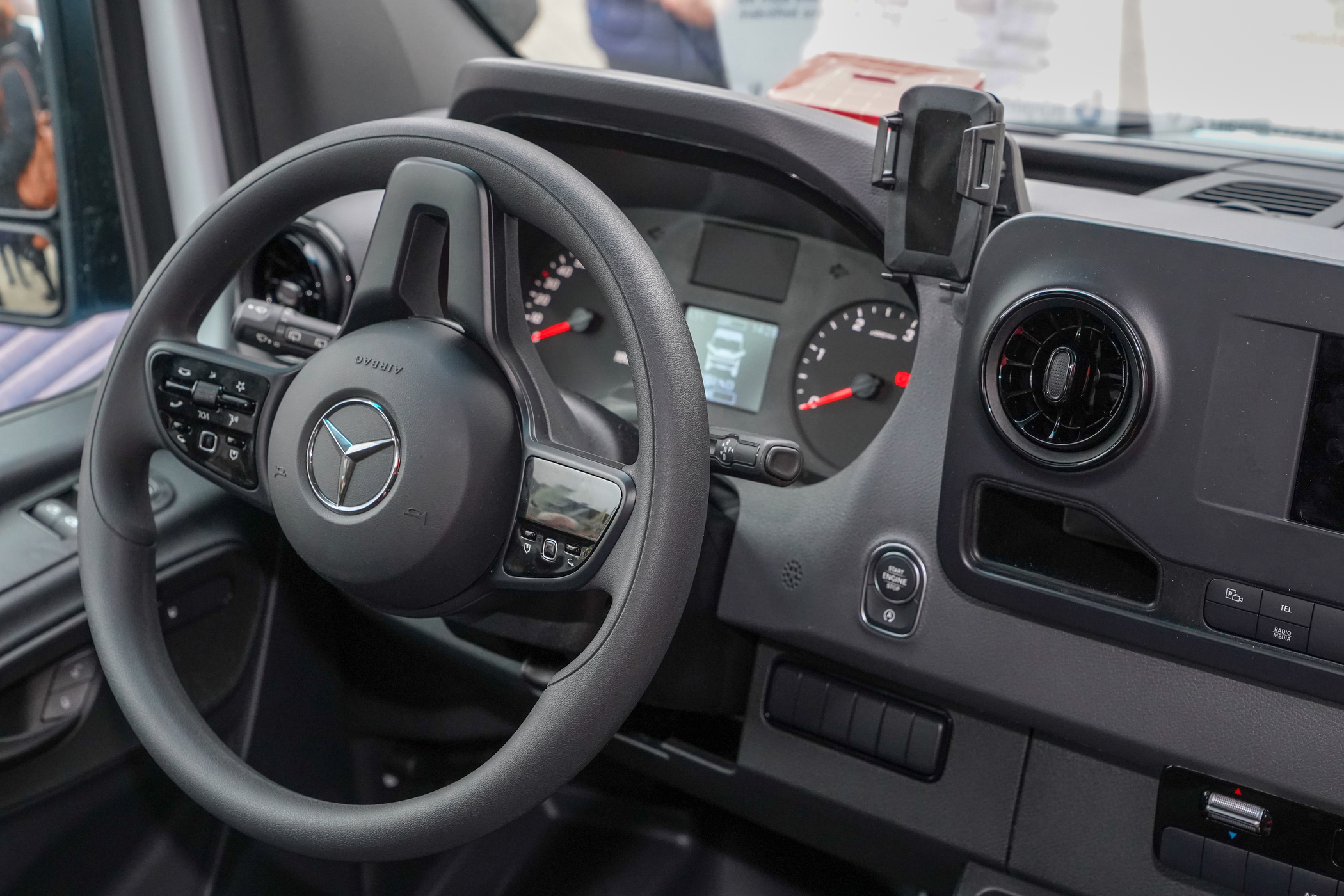 Radevormwald, Sparkasse, Uebergabe neuer Buergerbus, 05.04.2019.