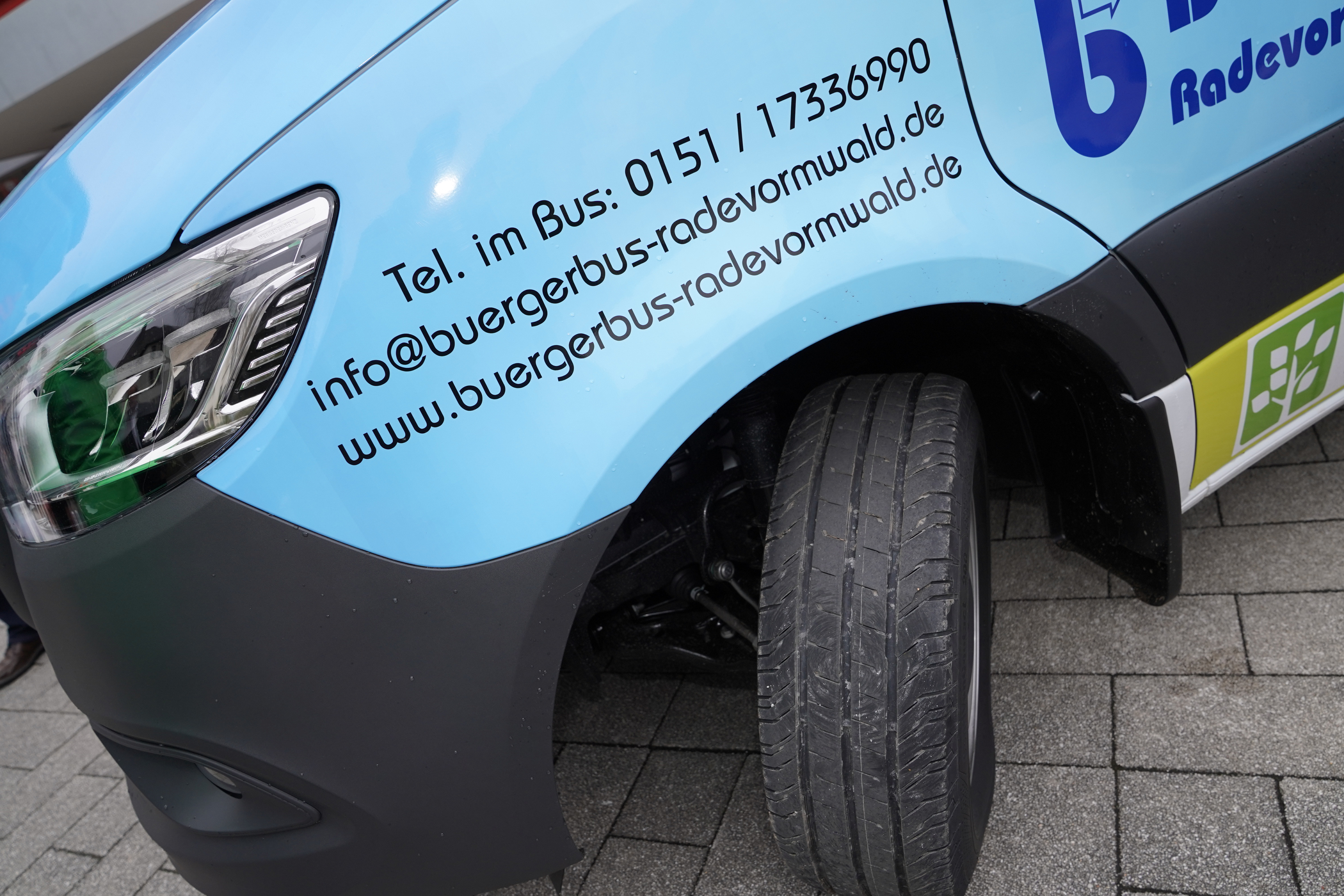 Radevormwald, Sparkasse, Uebergabe neuer Buergerbus, 05.04.2019.